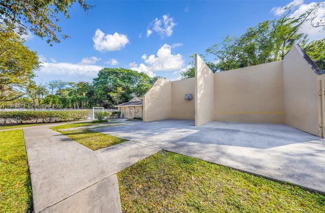 680 Cypress Club Way I10, Deerfield Beach, FL 33064