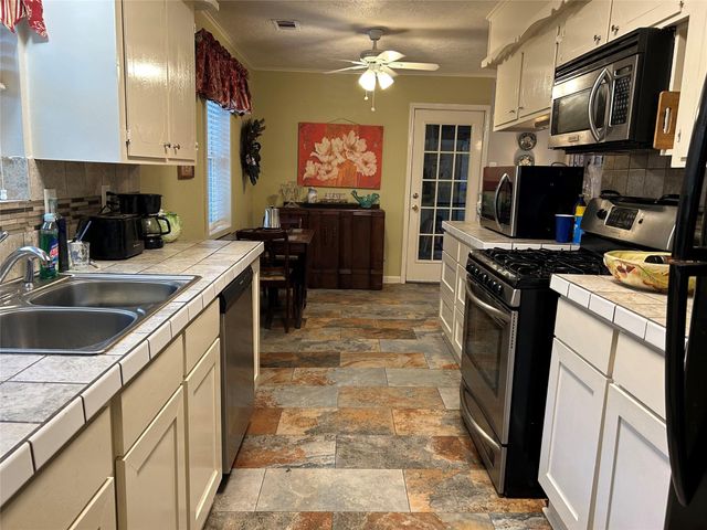 2401 Peach Lane, Pasadena, TX 77502