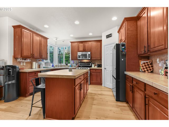 138 N LINK Ct, Newberg, OR 97132