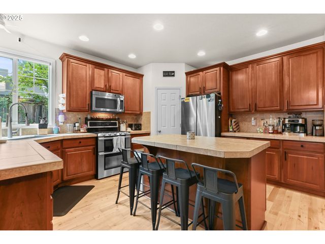 138 N LINK Ct, Newberg, OR 97132