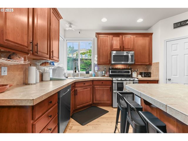 138 N LINK Ct, Newberg, OR 97132