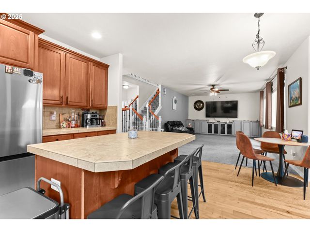 138 N LINK Ct, Newberg, OR 97132