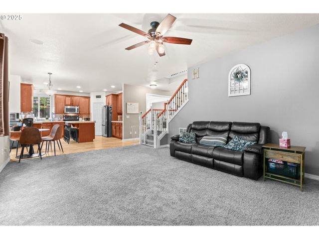 138 N LINK Ct, Newberg, OR 97132