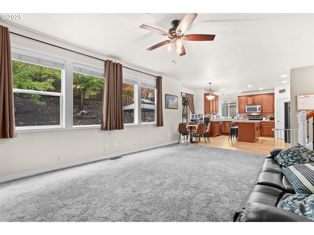 138 N LINK Ct, Newberg, OR 97132