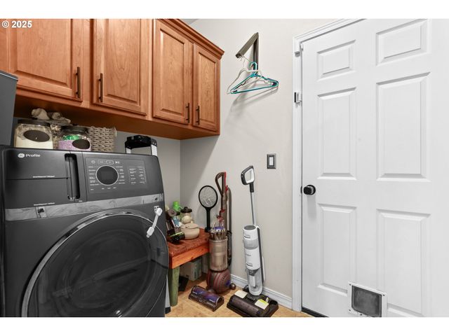 138 N LINK Ct, Newberg, OR 97132
