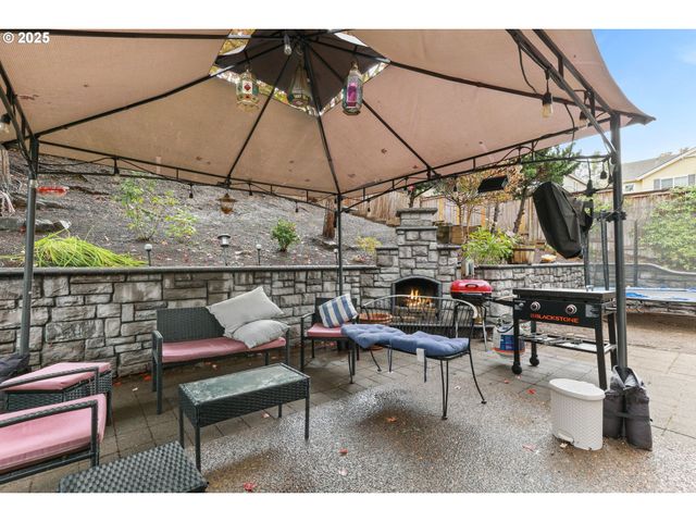 138 N LINK Ct, Newberg, OR 97132