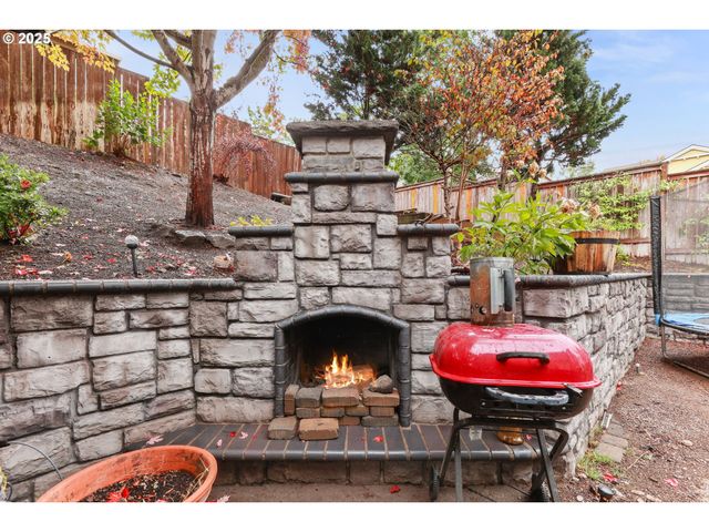 138 N LINK Ct, Newberg, OR 97132