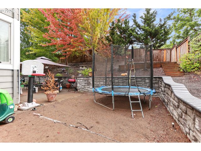 138 N LINK Ct, Newberg, OR 97132