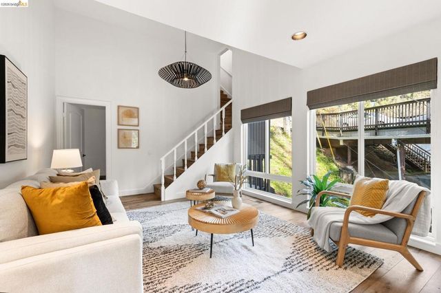 6931 6931 Pinehaven Rd, Oakland, CA 94611