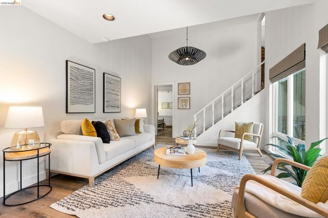 6931 6931 Pinehaven Rd, Oakland, CA 94611