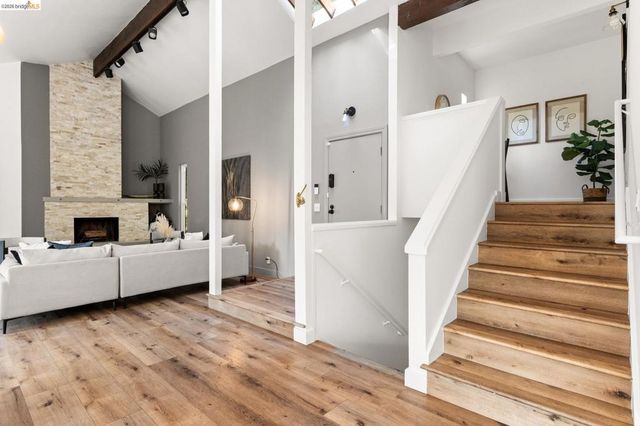 6931 6931 Pinehaven Rd, Oakland, CA 94611