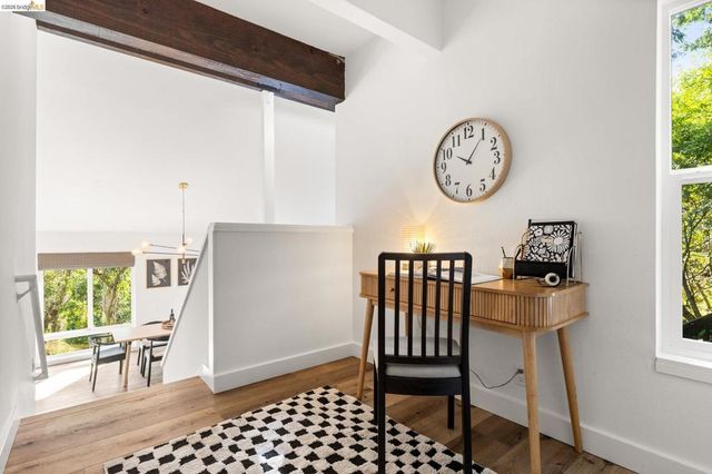 6931 6931 Pinehaven Rd, Oakland, CA 94611