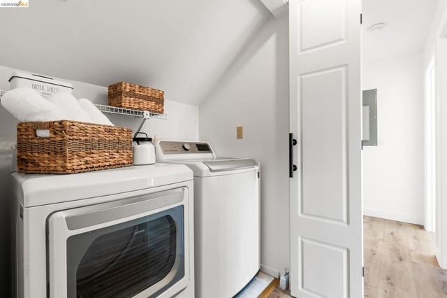 6931 6931 Pinehaven Rd, Oakland, CA 94611