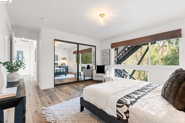 6931 6931 Pinehaven Rd, Oakland, CA 94611