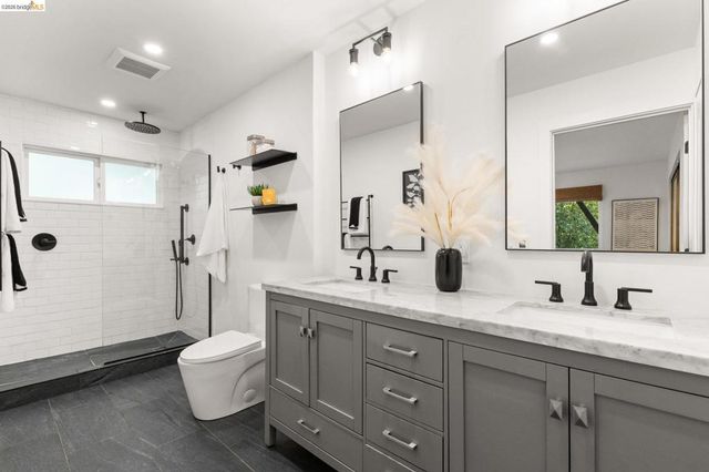 6931 6931 Pinehaven Rd, Oakland, CA 94611