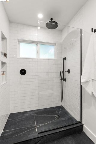 6931 6931 Pinehaven Rd, Oakland, CA 94611