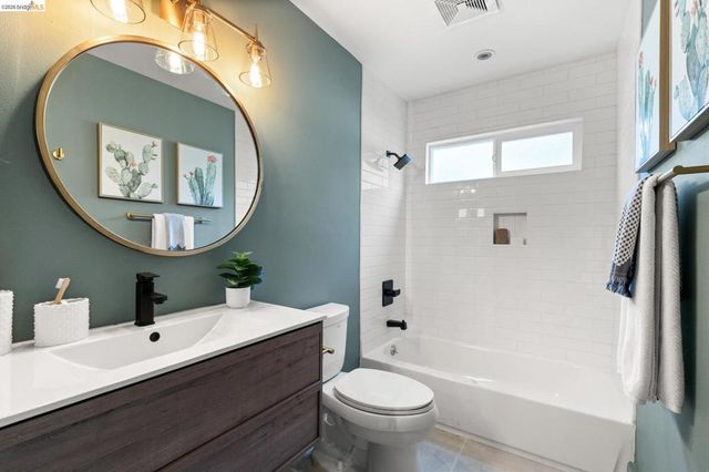 6931 6931 Pinehaven Rd, Oakland, CA 94611