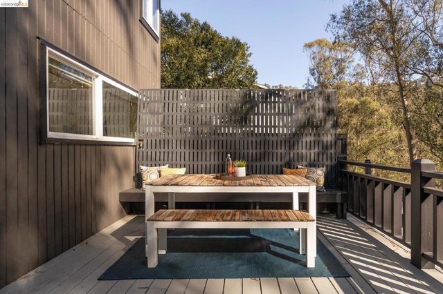 6931 6931 Pinehaven Rd, Oakland, CA 94611