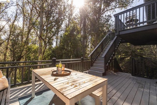 6931 6931 Pinehaven Rd, Oakland, CA 94611