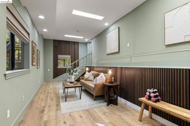 6931 6931 Pinehaven Rd, Oakland, CA 94611