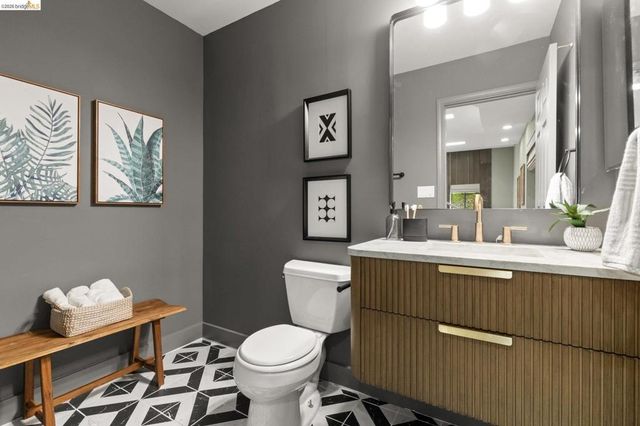 6931 6931 Pinehaven Rd, Oakland, CA 94611