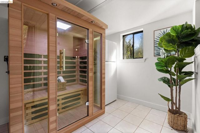 6931 6931 Pinehaven Rd, Oakland, CA 94611