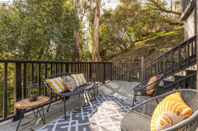 6931 6931 Pinehaven Rd, Oakland, CA 94611