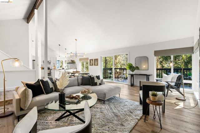 6931 6931 Pinehaven Rd, Oakland, CA 94611