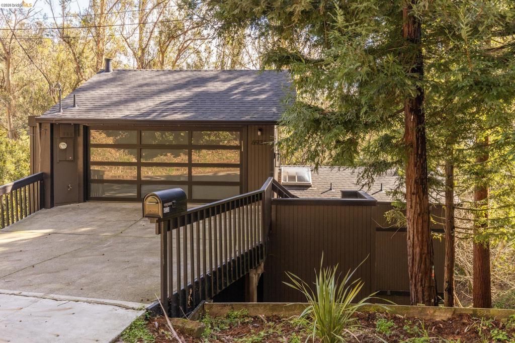 6931 6931 Pinehaven Rd, Oakland, CA 94611