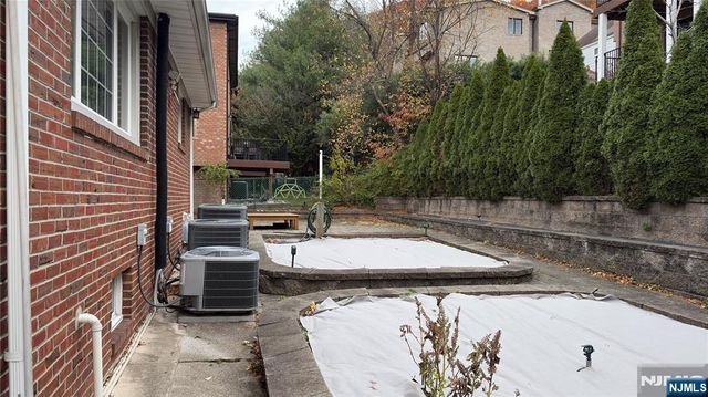 528 3rd 1, Palisades Park, NJ 07650