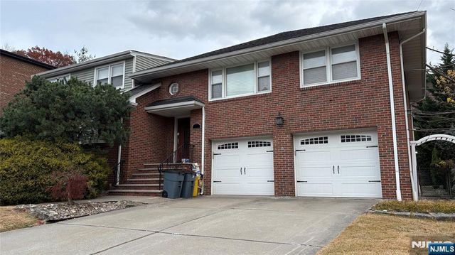 528 3rd 1, Palisades Park, NJ 07650