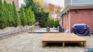 528 3rd 1, Palisades Park, NJ 07650