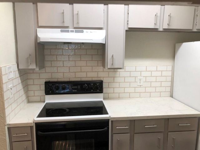 2100 S Wilcrest Drive S 121, Houston, TX 77042