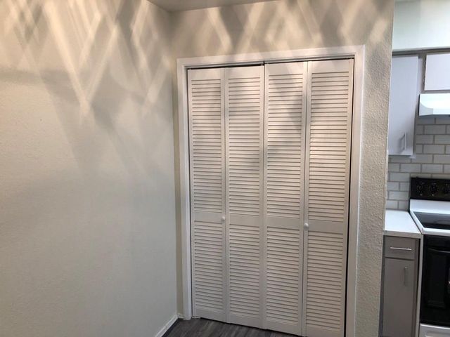 2100 S Wilcrest Drive S 121, Houston, TX 77042