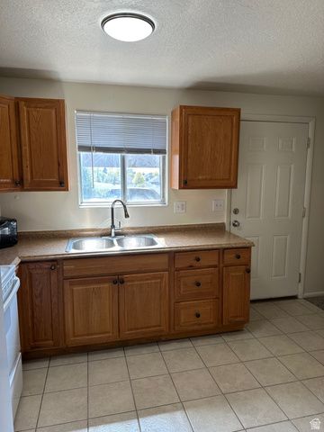 1235 E GORDON AVE, Layton, UT 84040