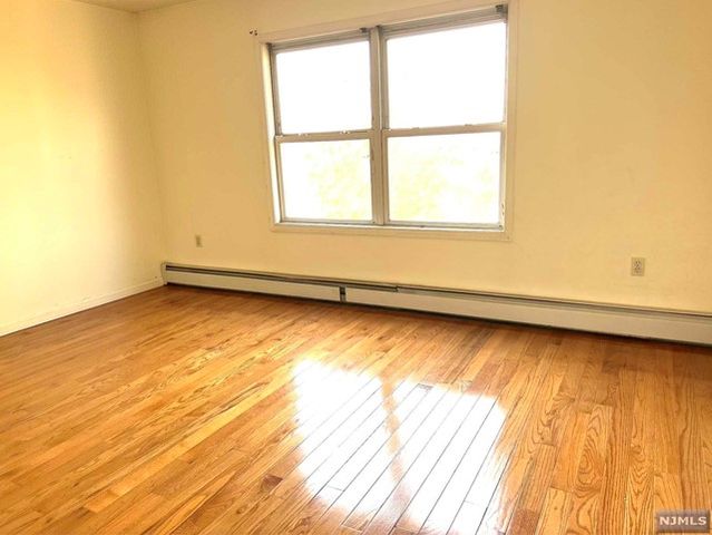 492 Grand Avenue, Leonia, NJ 07605