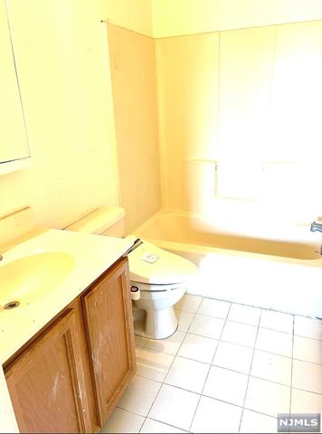 492 Grand Avenue, Leonia, NJ 07605