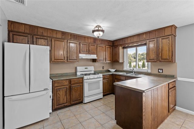38 Bateman Avenue, Cranston, RI 02920