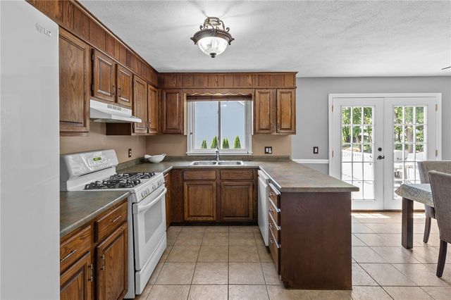 38 Bateman Avenue, Cranston, RI 02920
