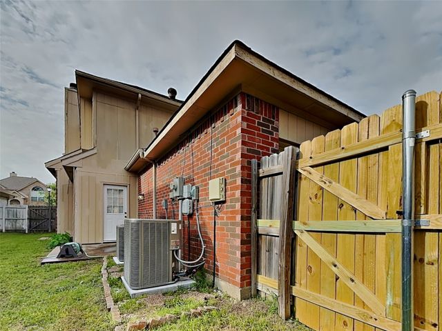 1409 Post Oak Drive, Rowlett, TX 75089