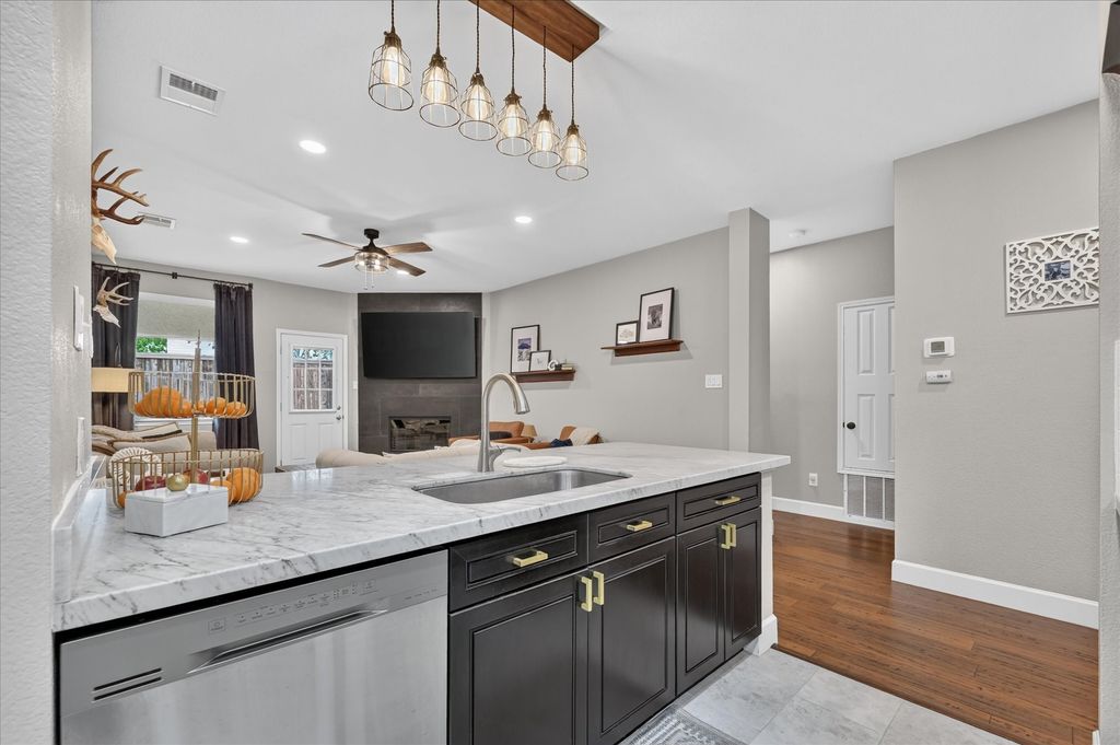1305 Eagle Wing Lane, Denton, TX 76210 — exterior