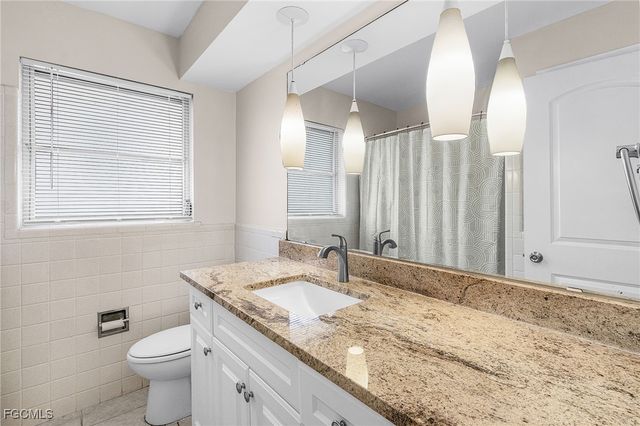 1453 Venetian CT, Cape Coral, FL 33904