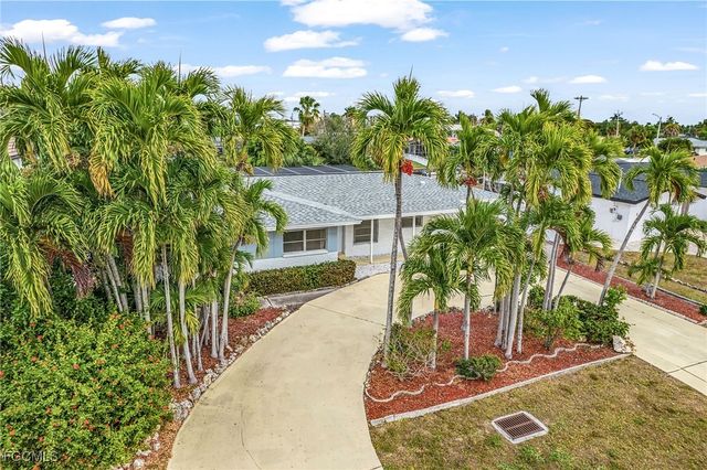 1453 Venetian CT, Cape Coral, FL 33904