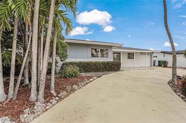 1453 Venetian CT, Cape Coral, FL 33904