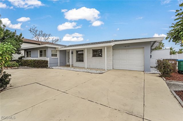 1453 Venetian CT, Cape Coral, FL 33904