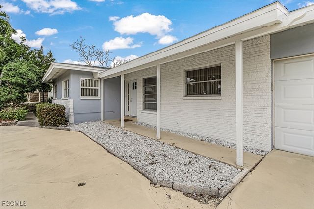 1453 Venetian CT, Cape Coral, FL 33904