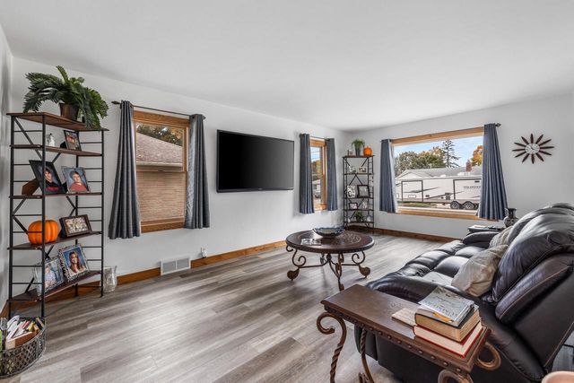 419 W Washington AVENUE, Hartford, WI 53027