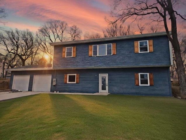 712 LINDBERG Drive, Council Bluffs, IA 51503