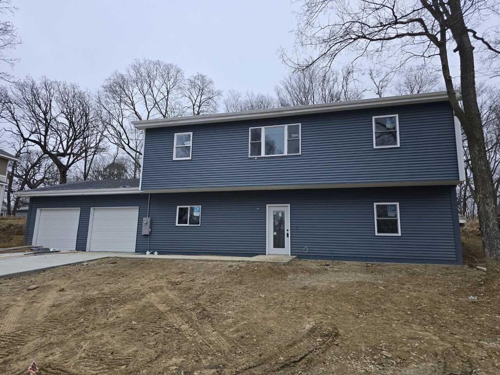 712 LINDBERG Drive, Council Bluffs, IA 51503