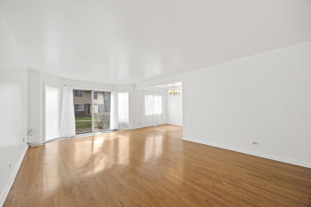 3008 Roberts Drive 1, Woodridge, IL 60517